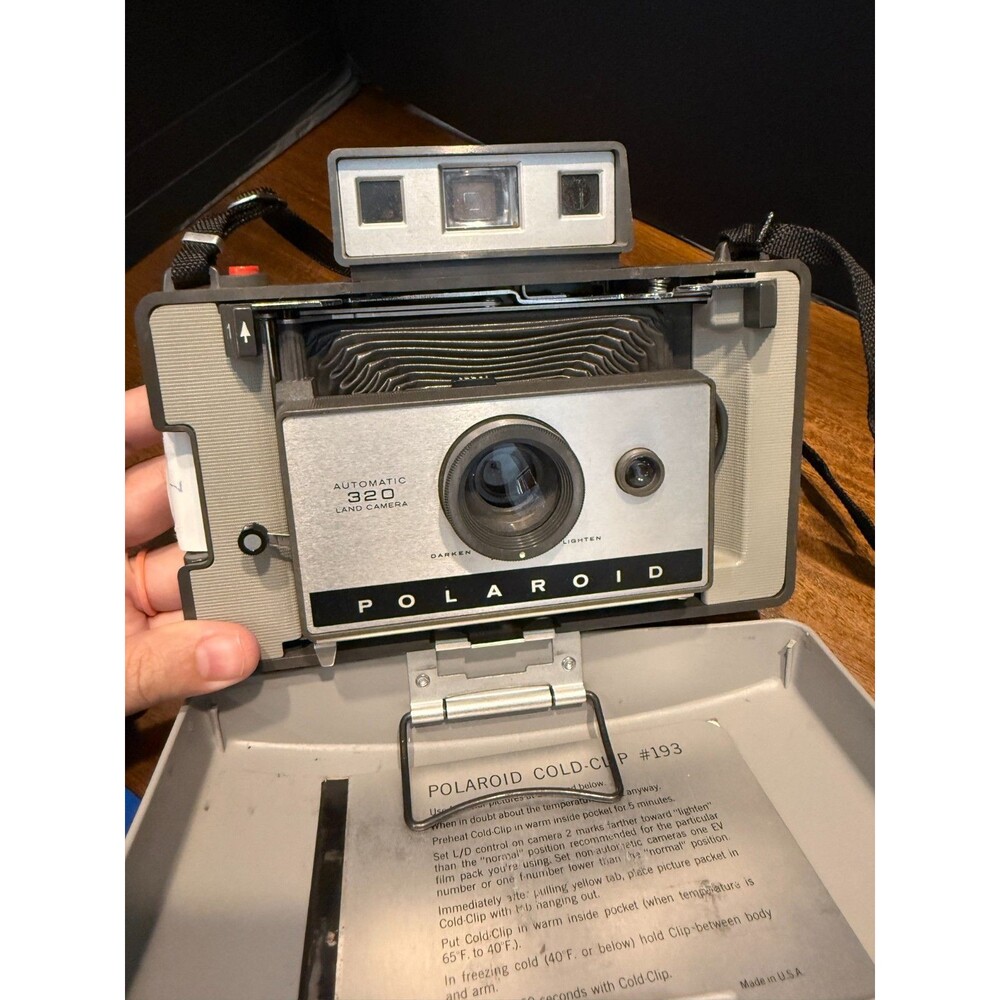 Vintage Polaroid Automatic 320 Land Camera Folding Instant Packfilm untested